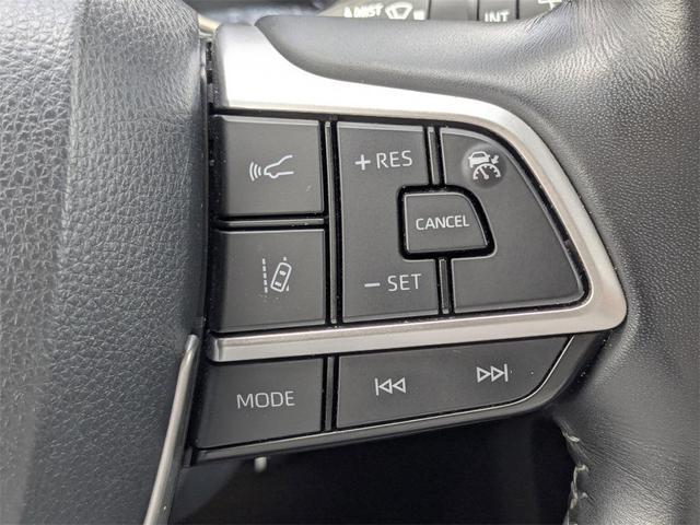Photo of 2023 Pearl Toyota Highlander