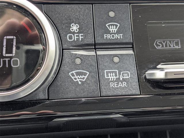 Photo of 2023 Pearl Toyota Highlander