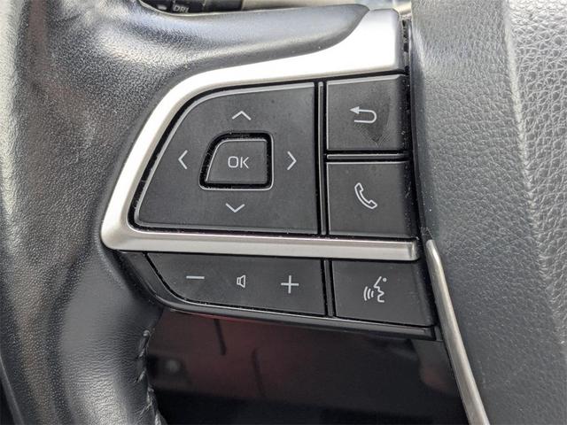 Photo of 2023 Pearl Toyota Highlander