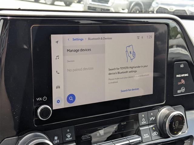 Photo of 2023 Pearl Toyota Highlander