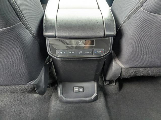 Photo of 2023 Pearl Toyota Highlander