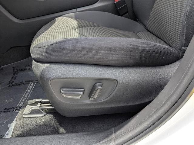 Photo of 2023 Pearl Toyota Highlander