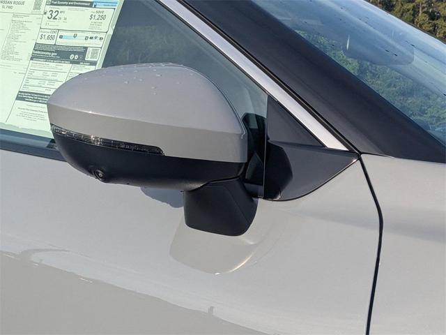 Photo of 2025 Gray Nissan Rogue