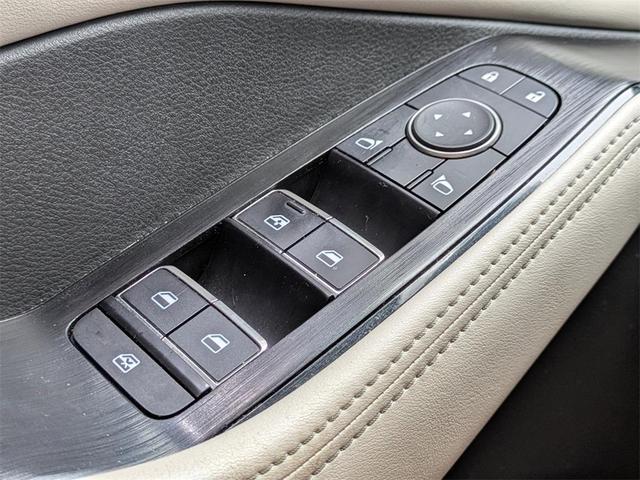Photo of 2023 Pearl White Tricoat Nissan Rogue