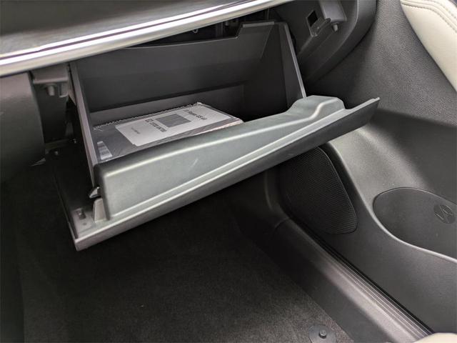 Photo of 2023 Pearl White Tricoat Nissan Rogue
