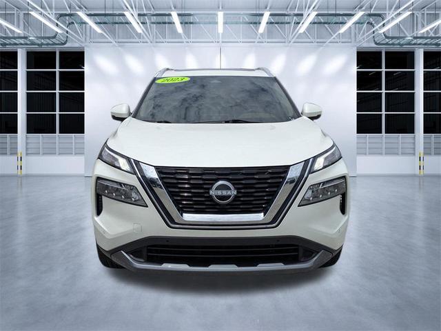 Photo of 2023 Pearl White Tricoat Nissan Rogue