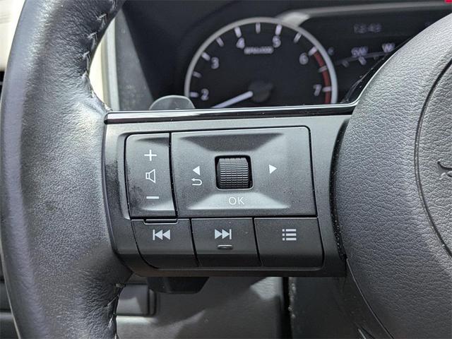 Photo of 2023 Pearl White Tricoat Nissan Rogue