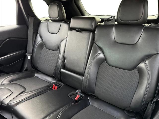 Photo of 2020 Velvet Red Pearlcoat Jeep Cherokee