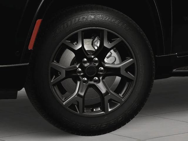 Photo of 2025 Diamond Black Crystal Pearlcoat Jeep Wagoneer L