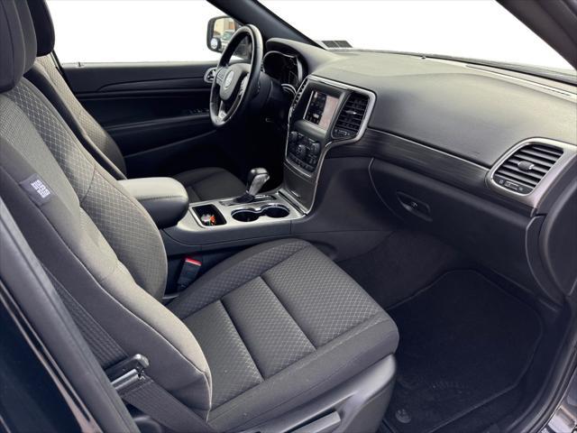 Photo of 2021 Diamond Black Crystal Pearlcoat Jeep Grand Cherokee
