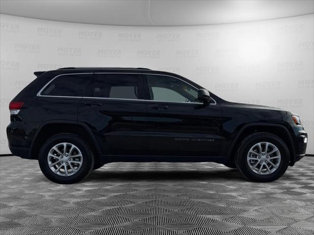 Photo of 2021 Diamond Black Crystal Pearlcoat Jeep Grand Cherokee