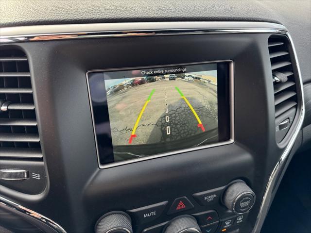 Photo of 2021 Diamond Black Crystal Pearlcoat Jeep Grand Cherokee