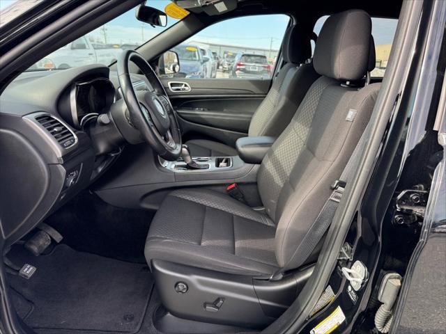 Photo of 2021 Diamond Black Crystal Pearlcoat Jeep Grand Cherokee