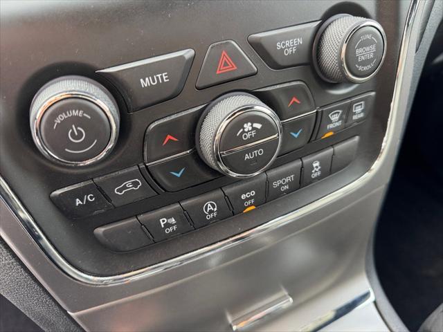 Photo of 2021 Diamond Black Crystal Pearlcoat Jeep Grand Cherokee
