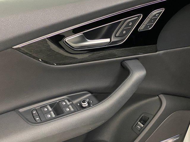 Photo of 2018 White Audi Q7