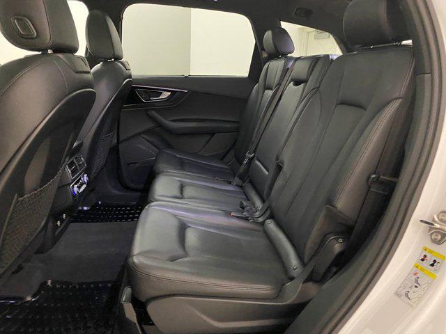 Photo of 2018 White Audi Q7