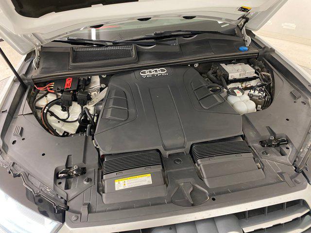 Photo of 2018 White Audi Q7