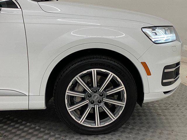 Photo of 2018 White Audi Q7