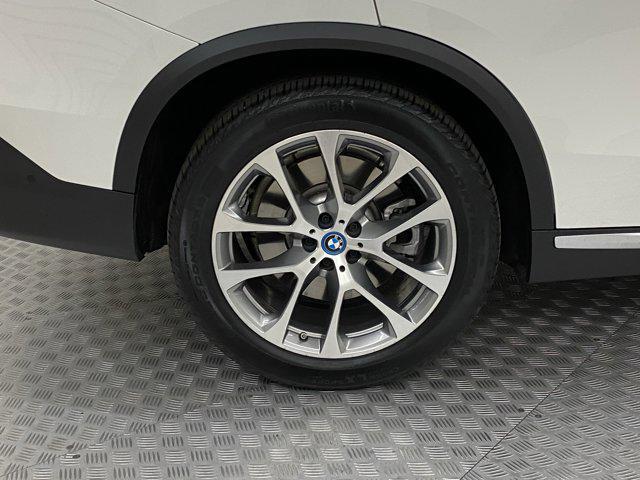 Photo of 2024 Alpine White BMW X5 PHEV