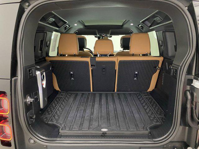Photo of 2023 Yulong White Metallic Land Rover Defender
