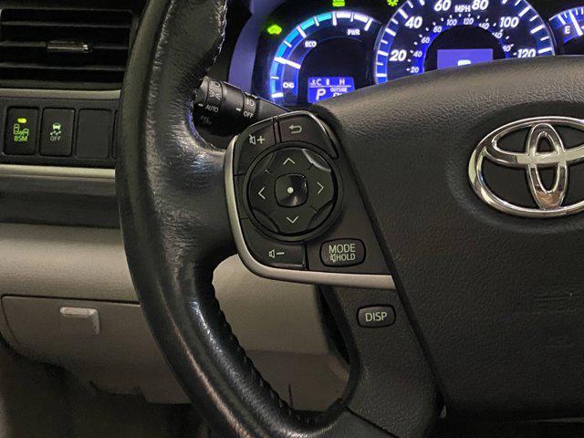 Photo of 2014 Super White Toyota Camry Hybrid