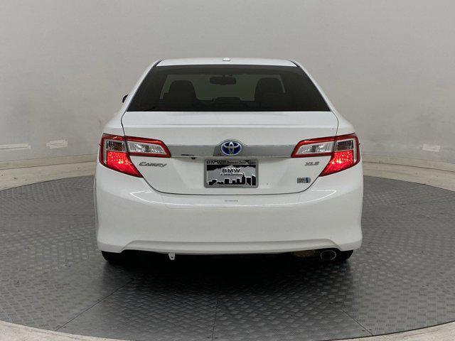 Photo of 2014 Super White Toyota Camry Hybrid