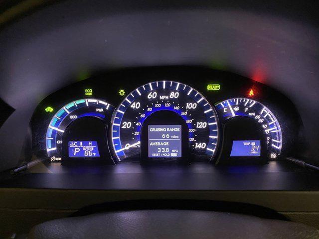 Photo of 2014 Super White Toyota Camry Hybrid