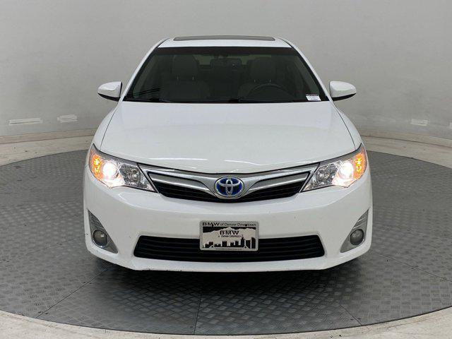 Photo of 2014 Super White Toyota Camry Hybrid