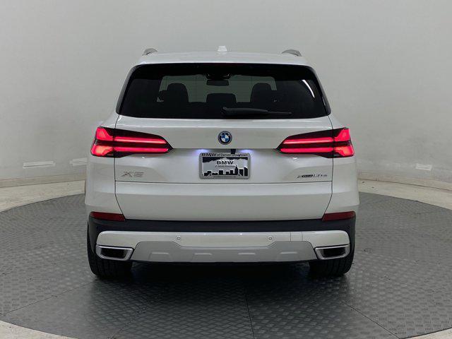 Photo of 2026 Mineral White Metallic BMW X5 PHEV