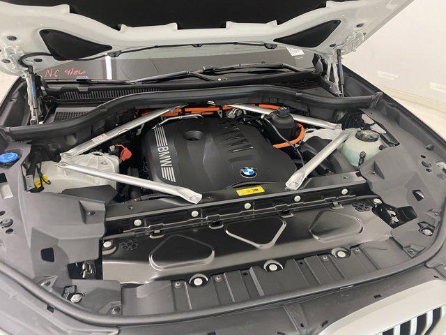 Photo of 2026 Mineral White Metallic BMW X5 PHEV
