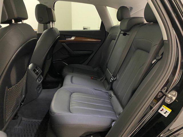 Photo of 2023 Mythos Black Metallic Audi Q5