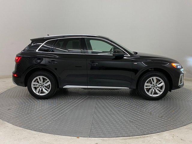 Photo of 2023 Mythos Black Metallic Audi Q5
