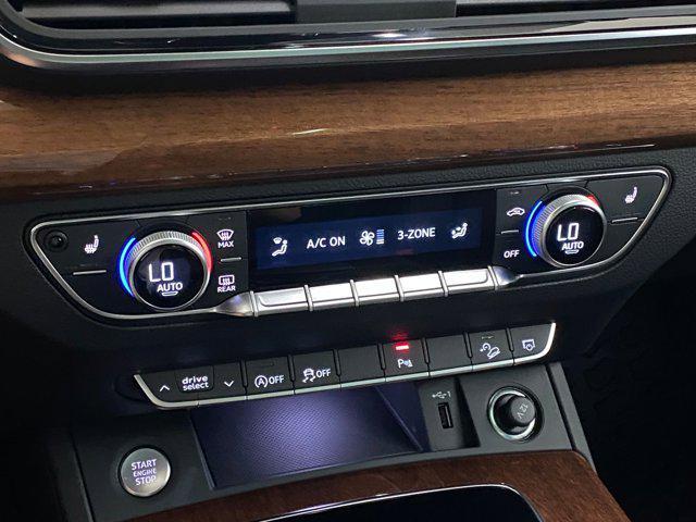 Photo of 2023 Mythos Black Metallic Audi Q5