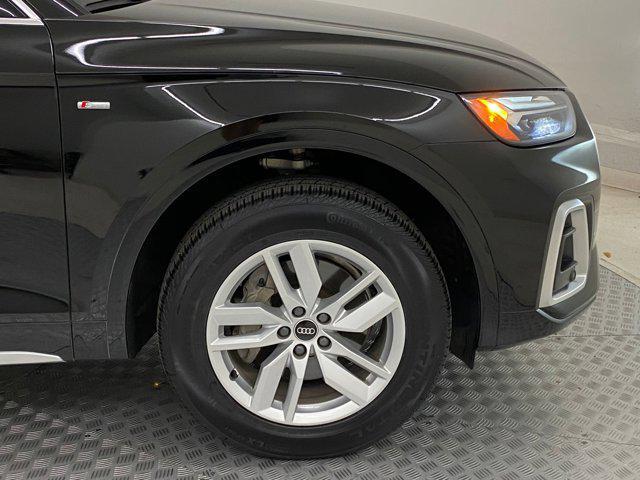 Photo of 2023 Mythos Black Metallic Audi Q5