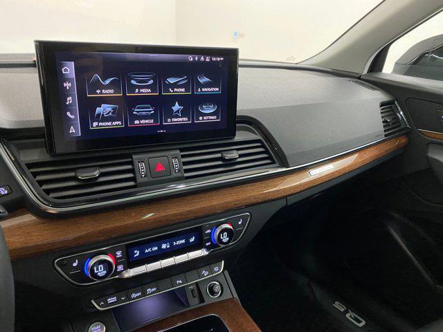Photo of 2023 Mythos Black Metallic Audi Q5