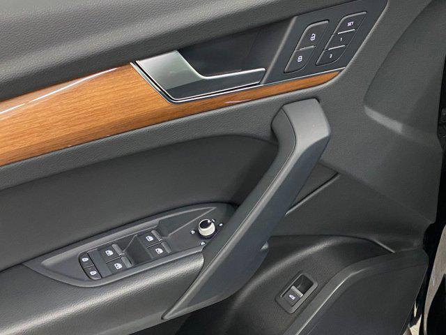 Photo of 2023 Mythos Black Metallic Audi Q5