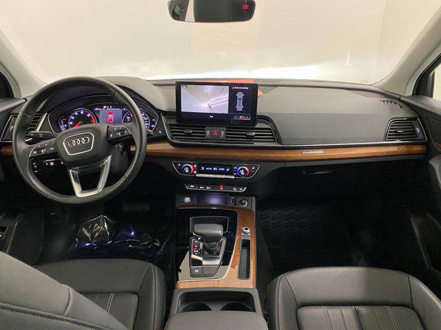 Photo of 2023 Mythos Black Metallic Audi Q5