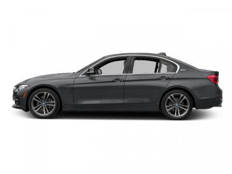 Photo of 2016 Alpine White BMW 330e
