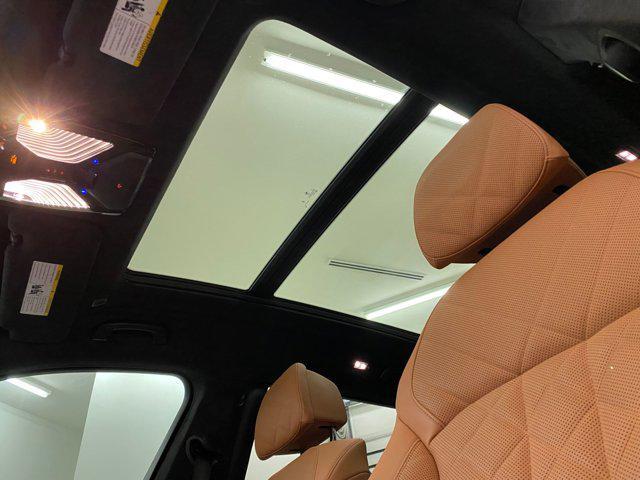 Photo of 2024 Carbon Black Metallic BMW X7