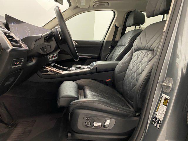 Photo of 2024 Gray BMW X7