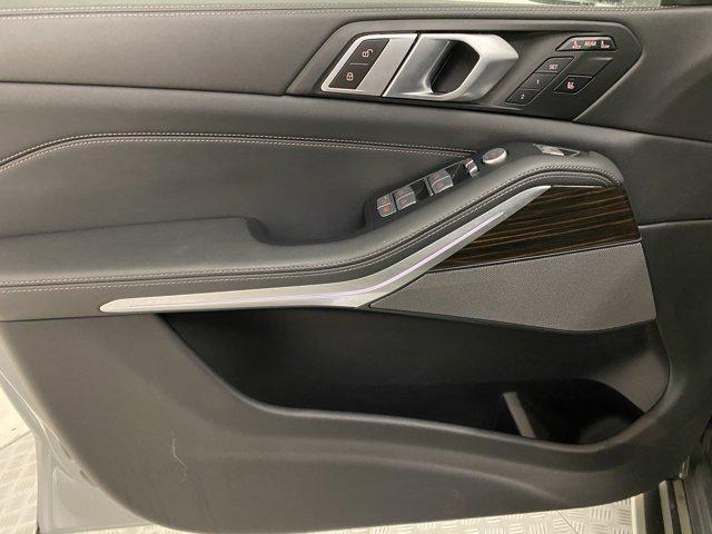 Photo of 2024 Gray BMW X7