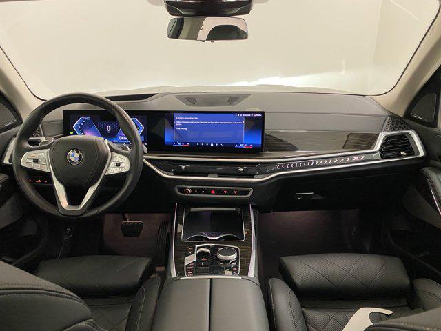 Photo of 2024 Gray BMW X7