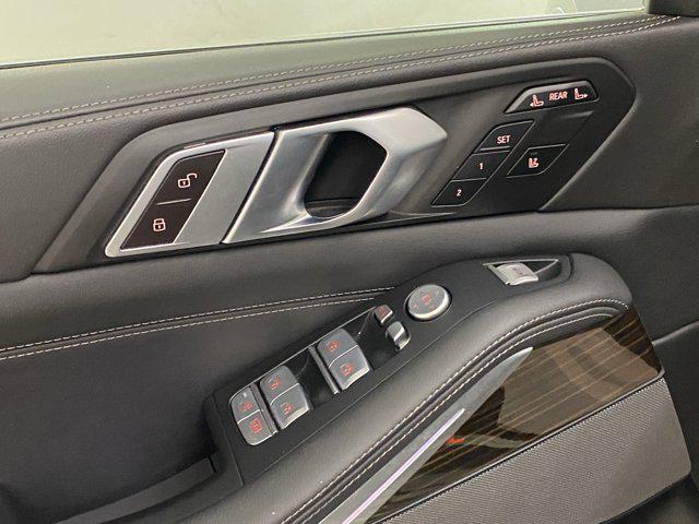 Photo of 2024 Gray BMW X7