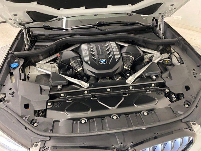 Photo of 2023 Mineral White Metallic BMW X6