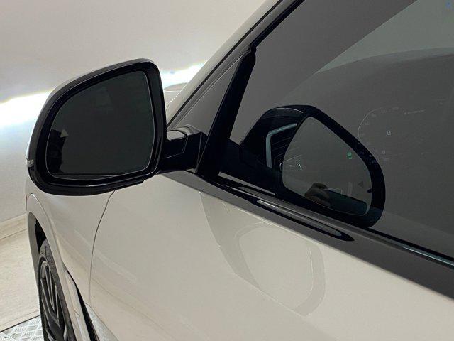 Photo of 2023 Mineral White Metallic BMW X6