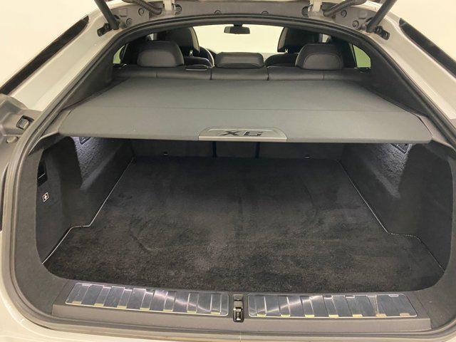 Photo of 2023 Mineral White Metallic BMW X6