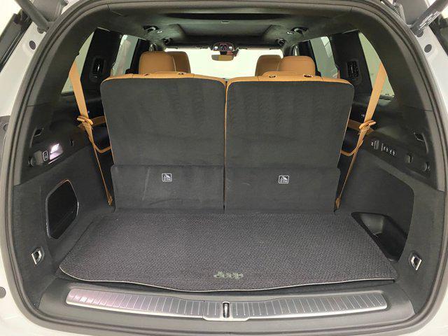 Photo of 2025 Bright White Clearcoat Jeep Grand Cherokee L