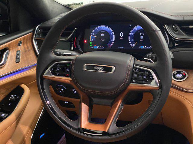 Photo of 2025 Bright White Clearcoat Jeep Grand Cherokee L