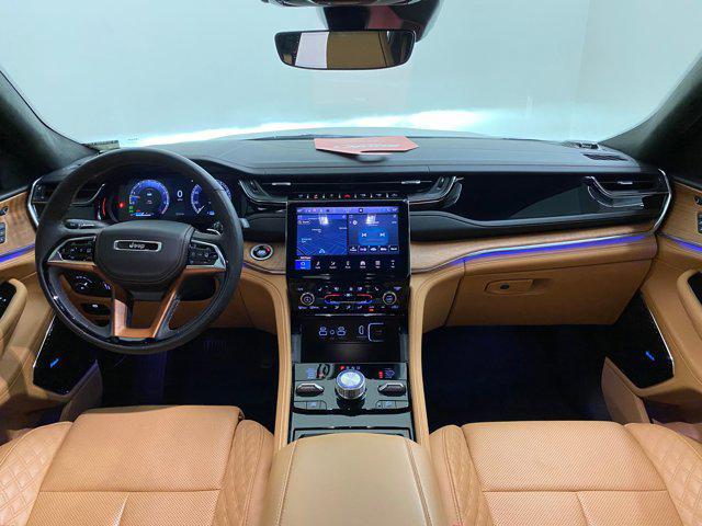 Photo of 2025 Bright White Clearcoat Jeep Grand Cherokee L