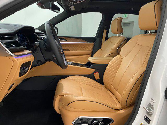 Photo of 2025 Bright White Clearcoat Jeep Grand Cherokee L